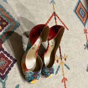 Unisa Jubilee Watercolor Pump Women’s 7.5” heeled shoes